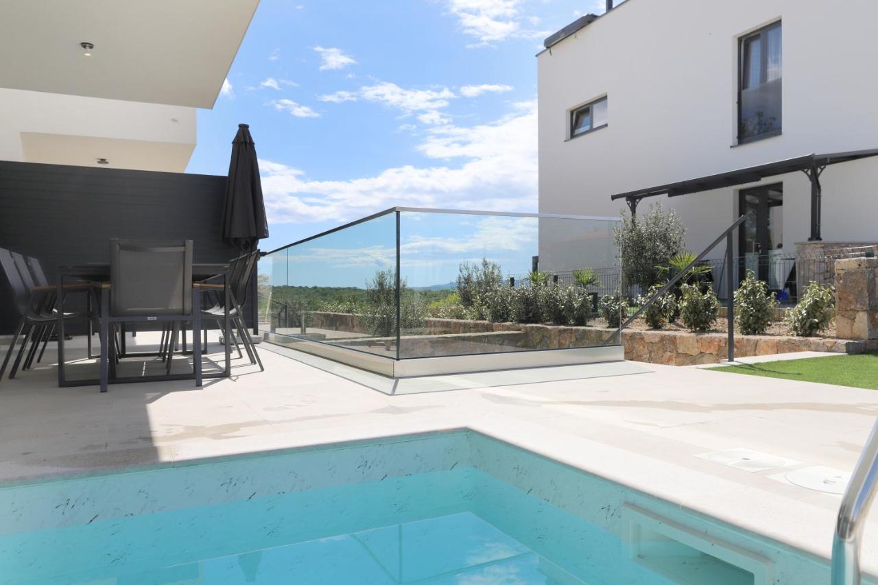 Brand New Apartment With Private Pool Njivice Exterior photo