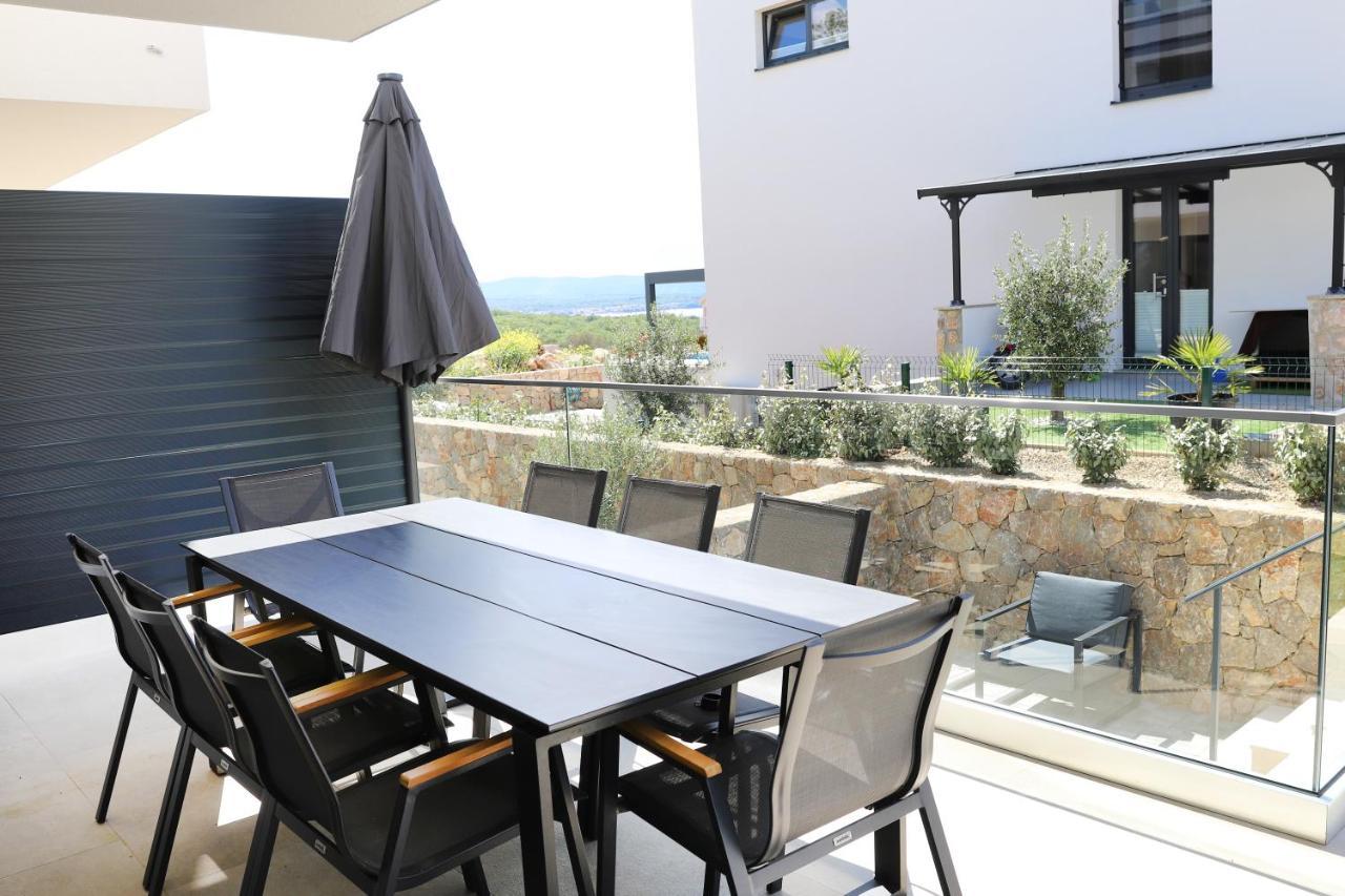 Brand New Apartment With Private Pool Njivice Exterior photo